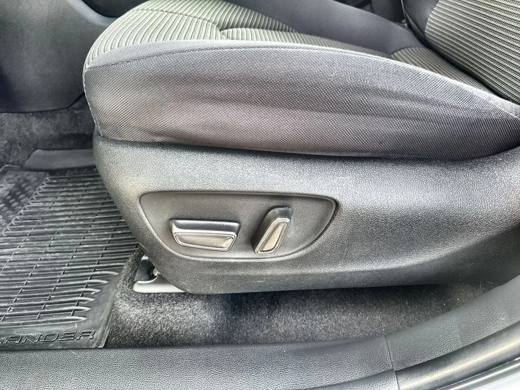 Used 2023 Silver Toyota LE image 12