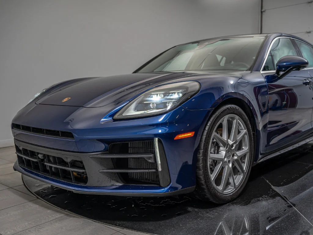 Used 2025 Gentian Blue Metallic Porsche  image 17