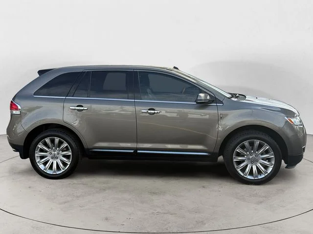 Used 2012 Gray Lincoln Base image 4