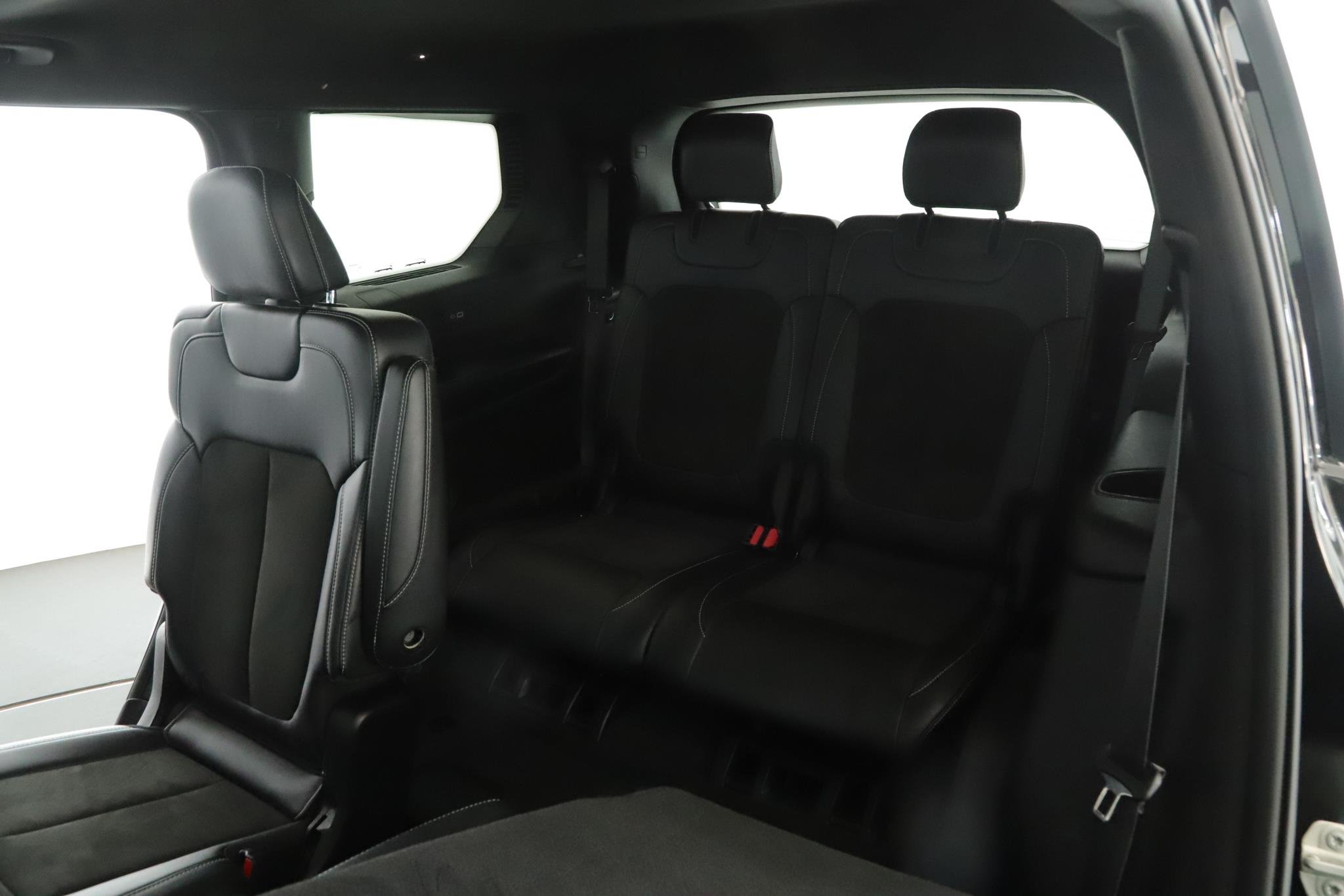 Used 2023 Diamond Black Crystal Pearlcoat Jeep Altitude 4x4 image 7