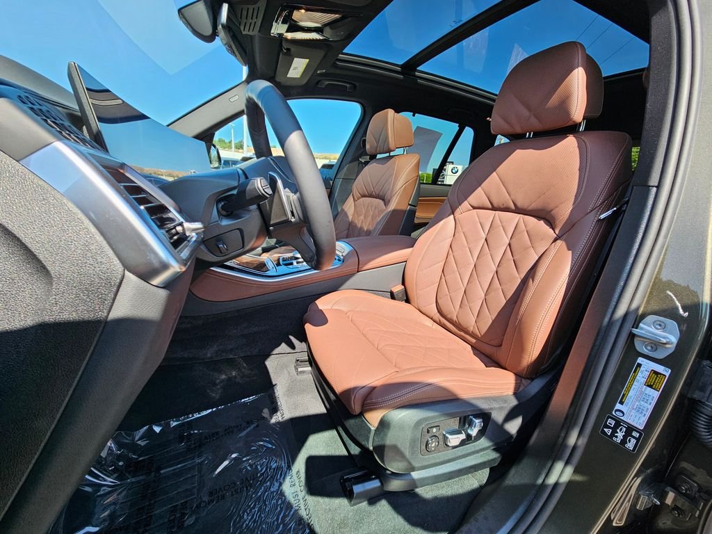 Used 2026 Manhattan Green Metallic BMW xDrive40i image 17