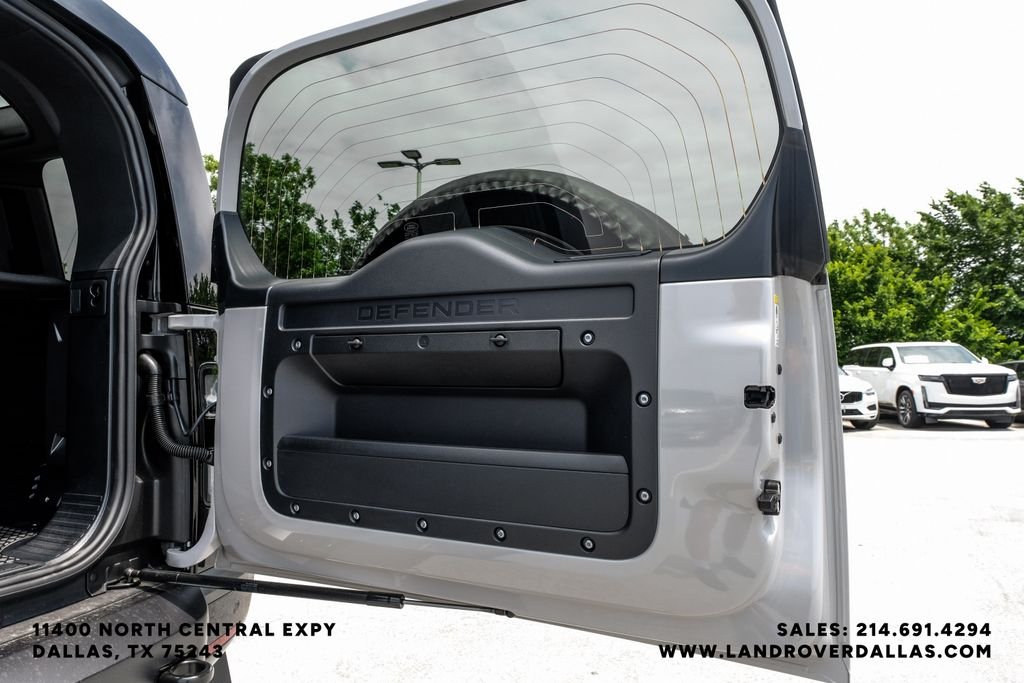 New 2026 Borasco Grey Metallic Land Rover X-Dynamic SE image 49