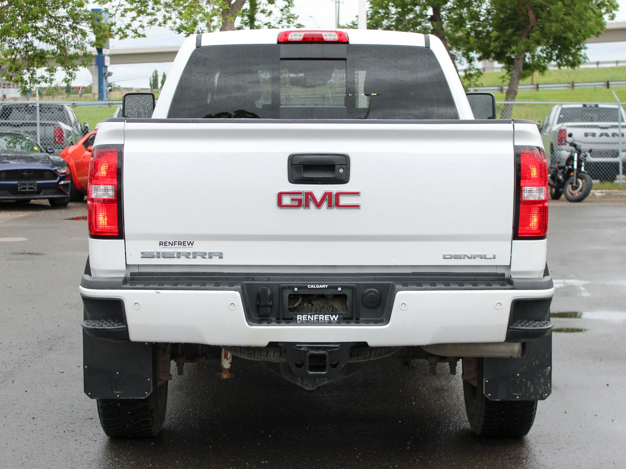 Used 2019 White GMC Denali * Diesel | 5th Wheel/Gooseneck Prep | Heated/Vented Leather | Sunroof | Remote Start image 14