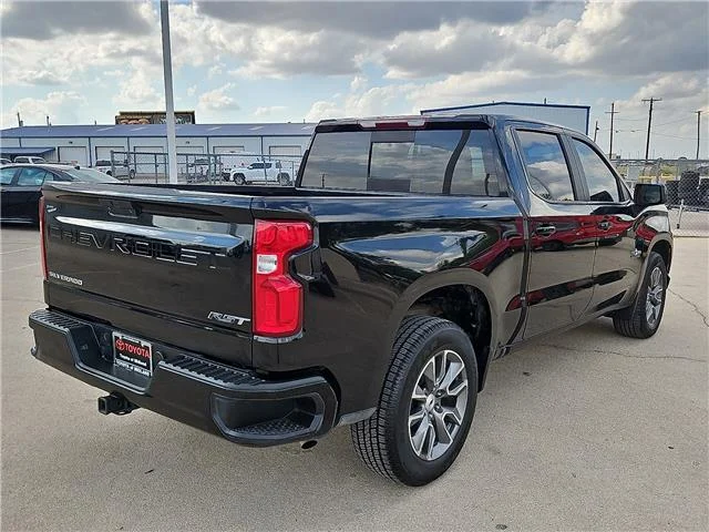 Used 2021 Black Chevrolet RST 4x2 Crew Cab 5.75 ft. box 147.4 in. WB image 4