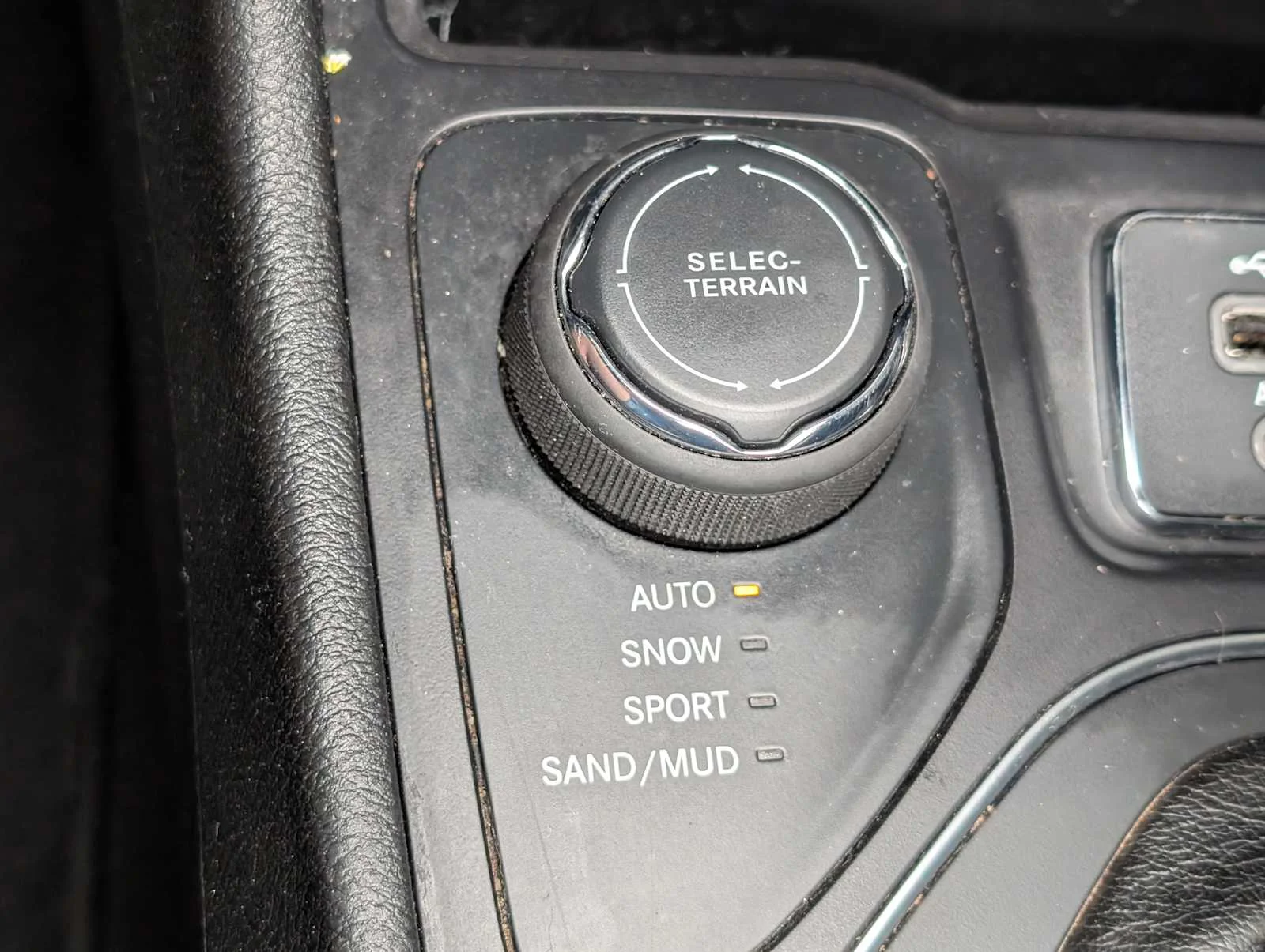 Used 2019 Pearl White Pearlcoat Jeep High Altitude image 31