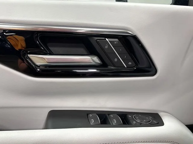 2025 Chevrolet Suburban Premier - Photo 21