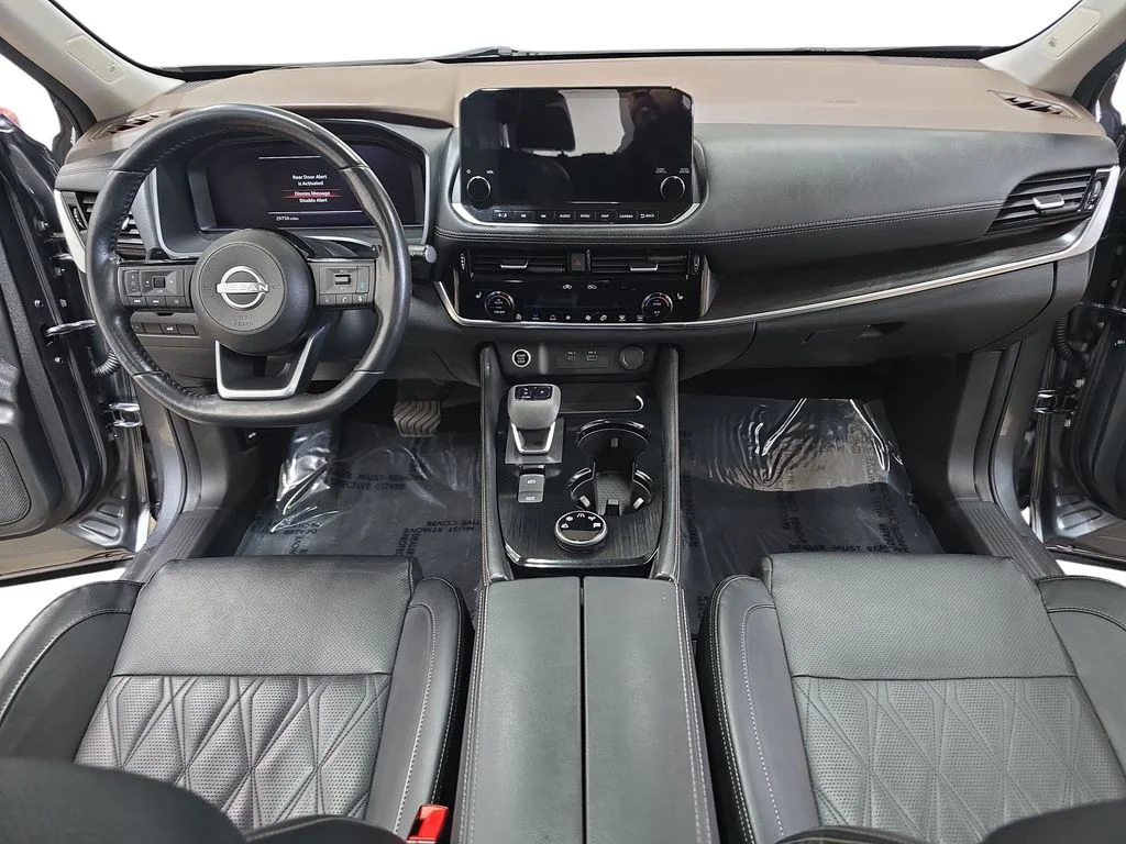 Used 2023 Gray Nissan Platinum image 9