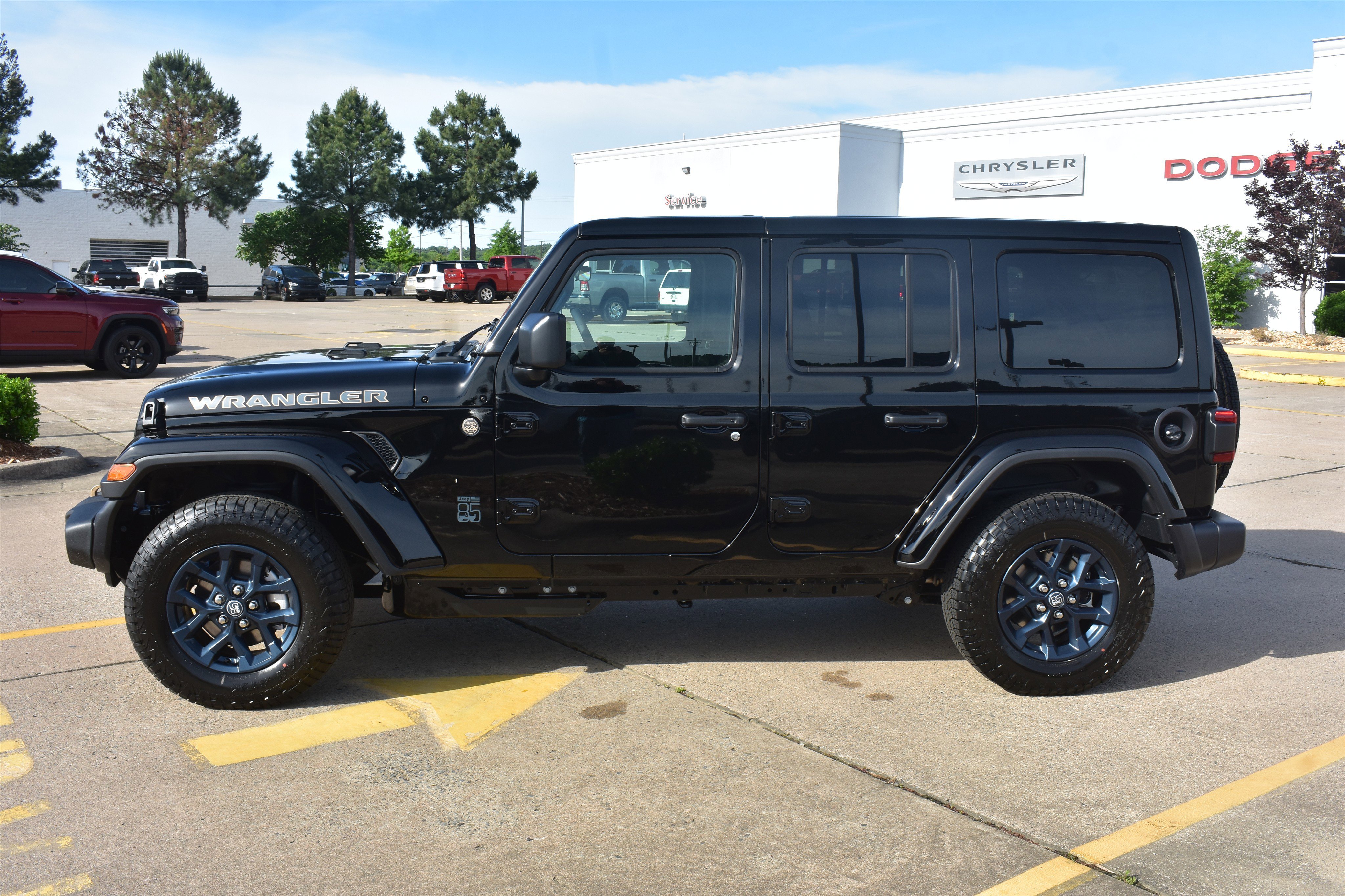 New 2026 Black Clear-Coat Exterior Paint Jeep 85th Anniversary image 9
