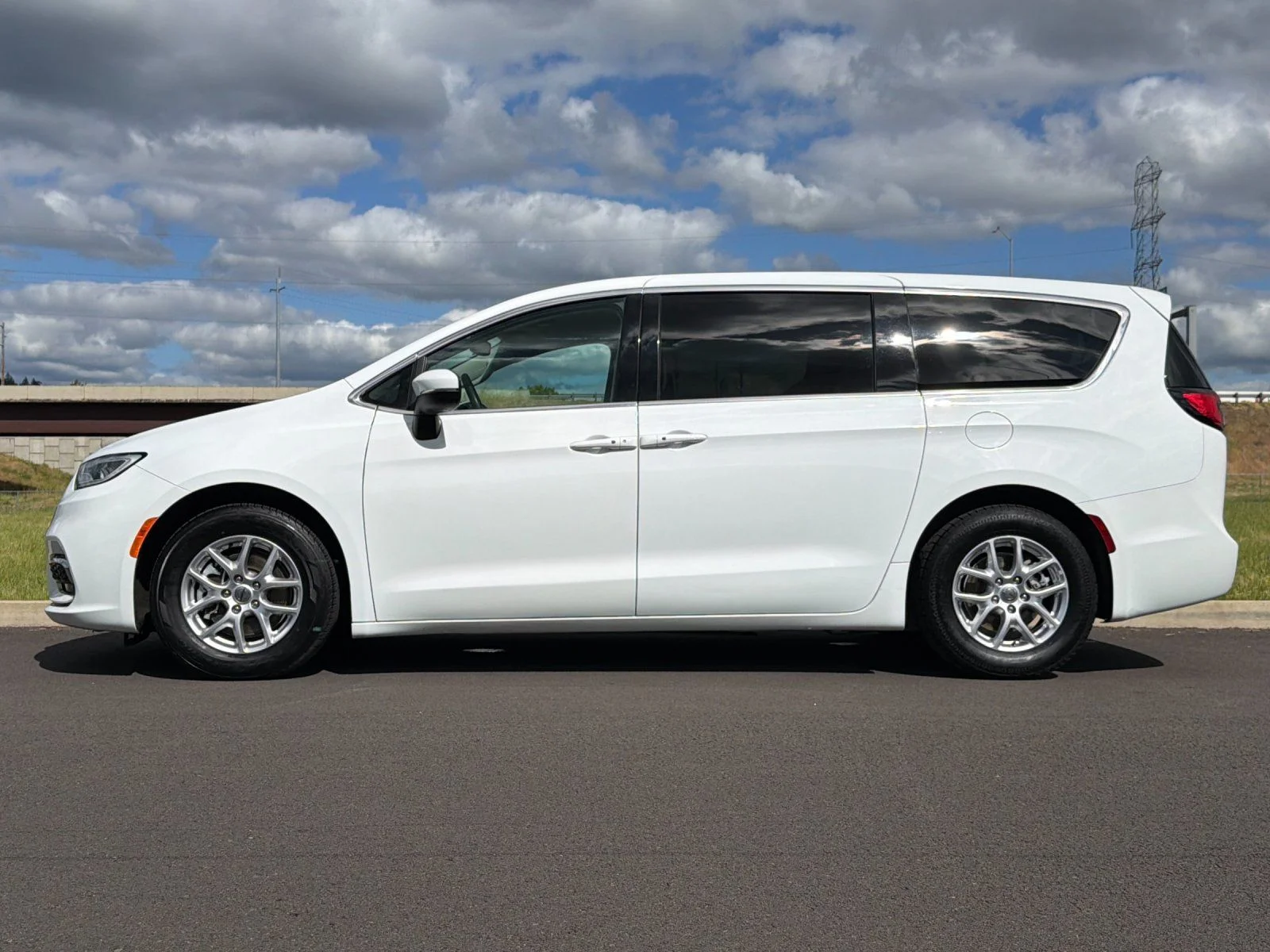 Used 2023 White Chrysler Touring L image 6