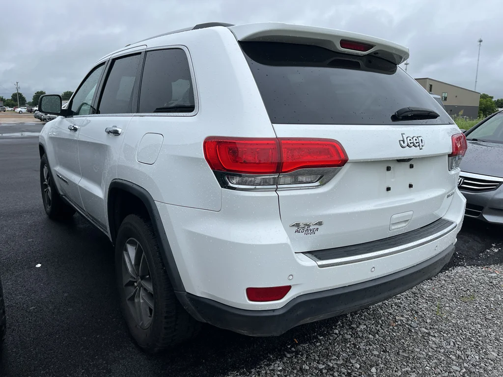 Used 2017 Bright White Clearcoat Jeep Limited image 4