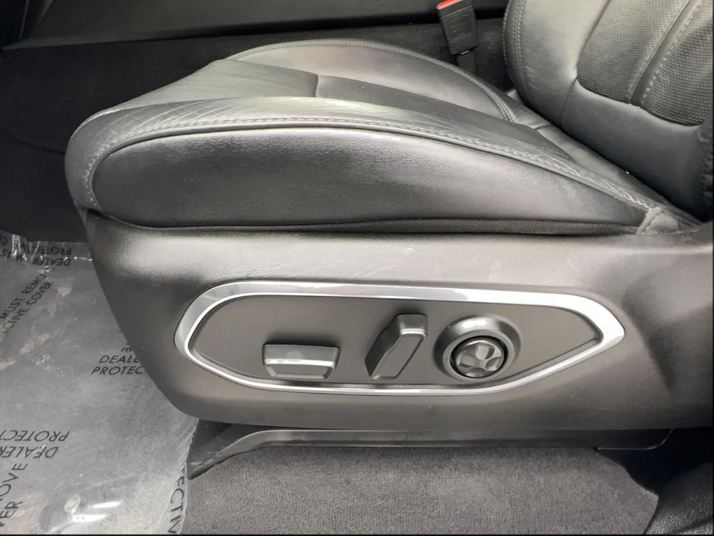 Used 2024 White Jeep Series II image 20