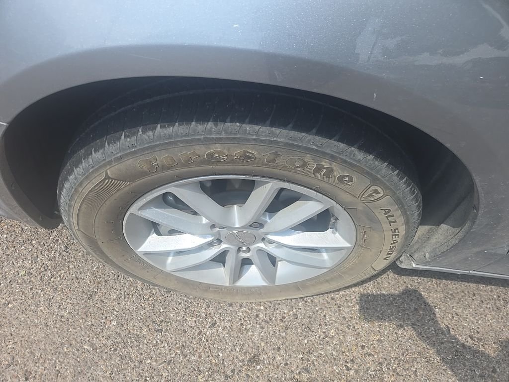 Used 2019 Silver Dodge SXT image 6
