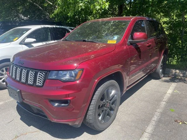Used 2018 Red Jeep Altitude image 1