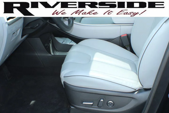Used 2025 Moonlight Cloud Hyundai SEL Premium 7P image 15