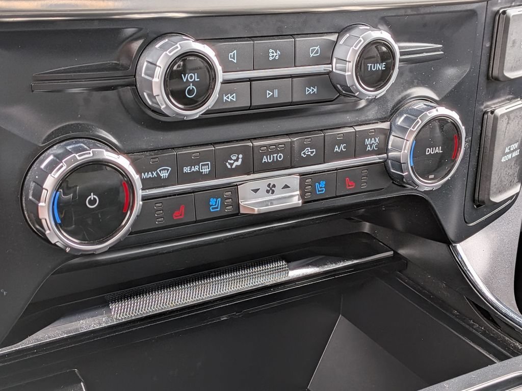 Used 2023 Silver Ford Lariat image 31