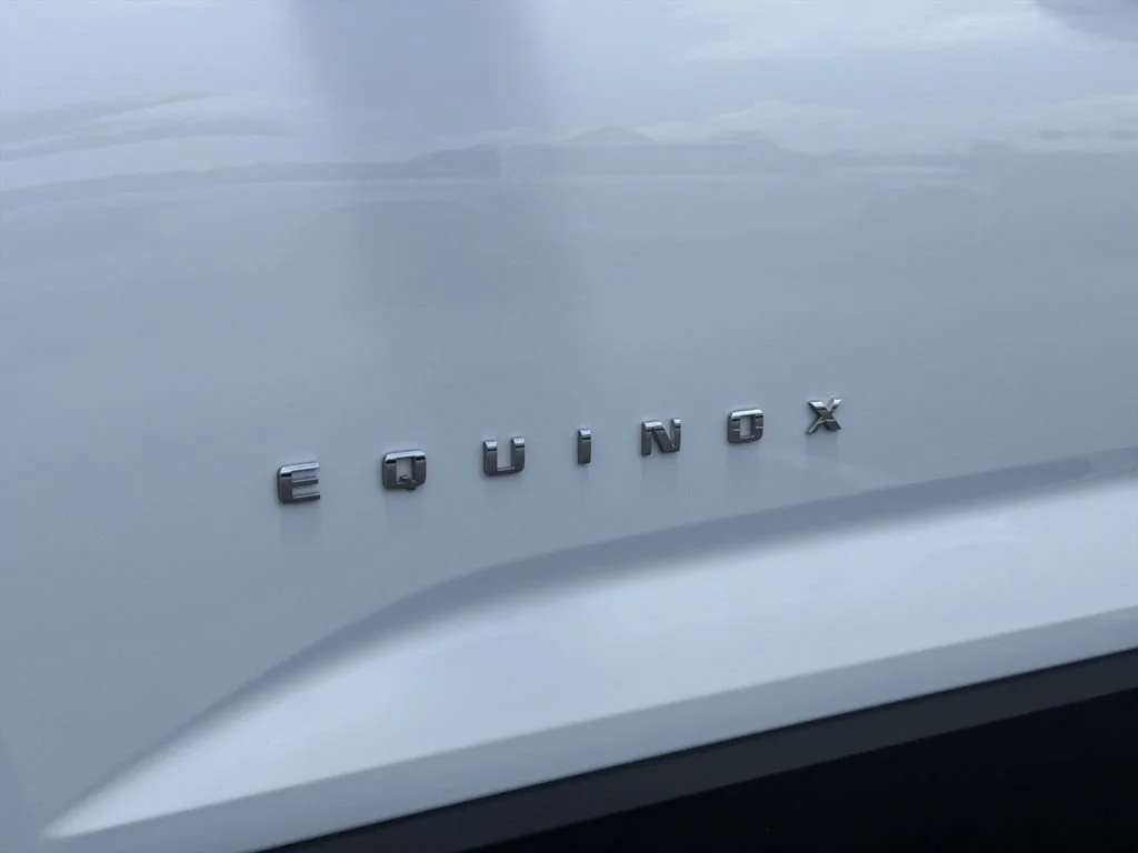 Used 2025 Summit White Chevrolet LT image 39