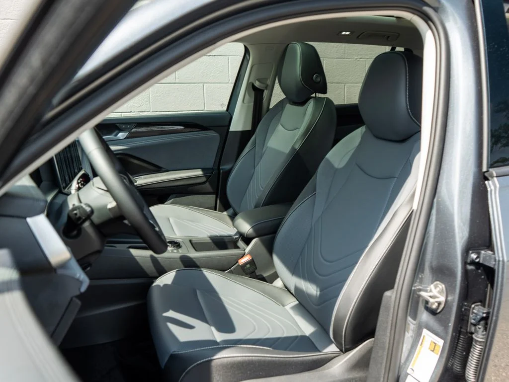 New 2026 Platinum Gray Metallic Volkswagen 2.0T SE image 10