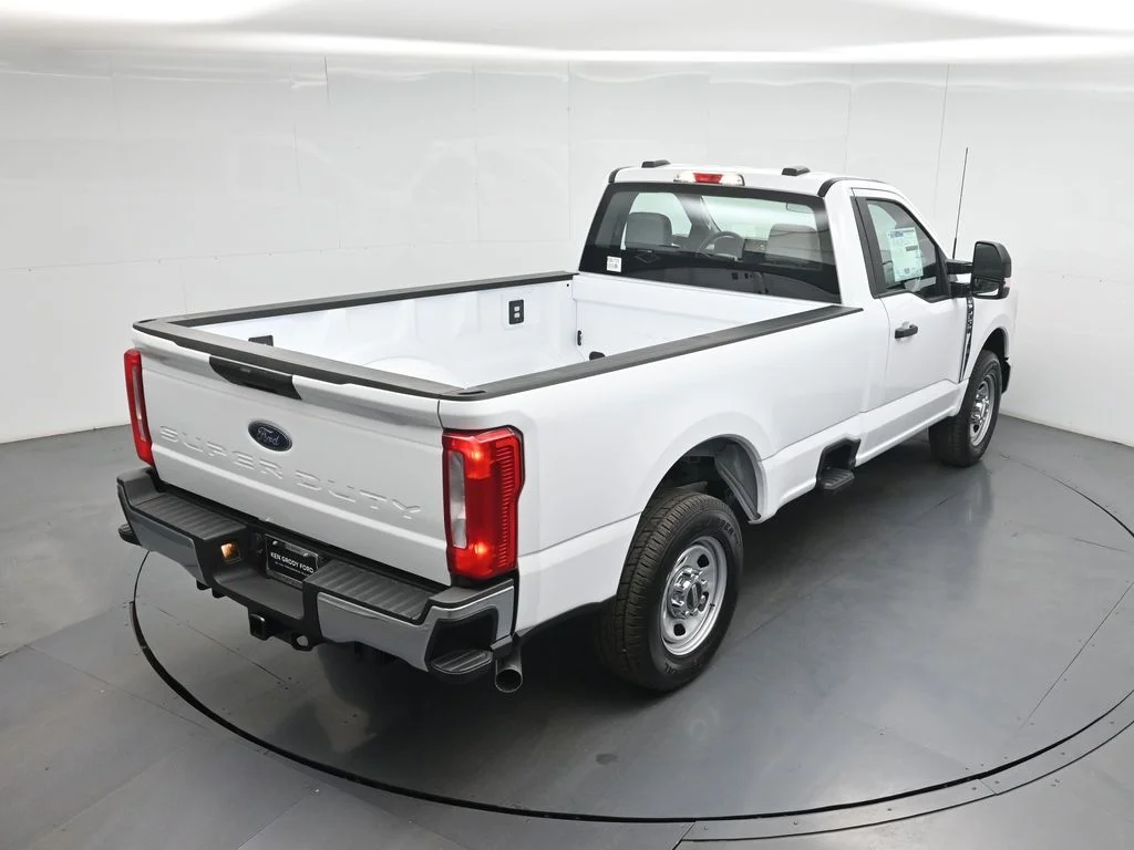 New 2026 Oxford White Ford XL image 31