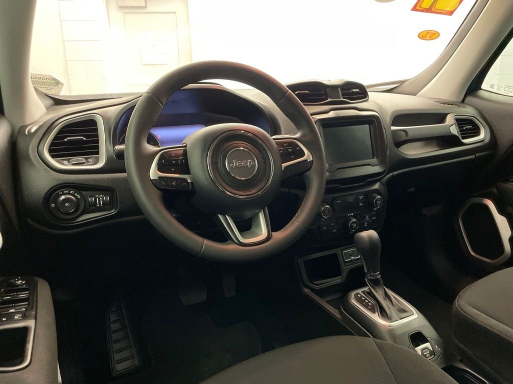 Certified Used 2021 Bikini Metallic Clearcoat Jeep Latitude image 12