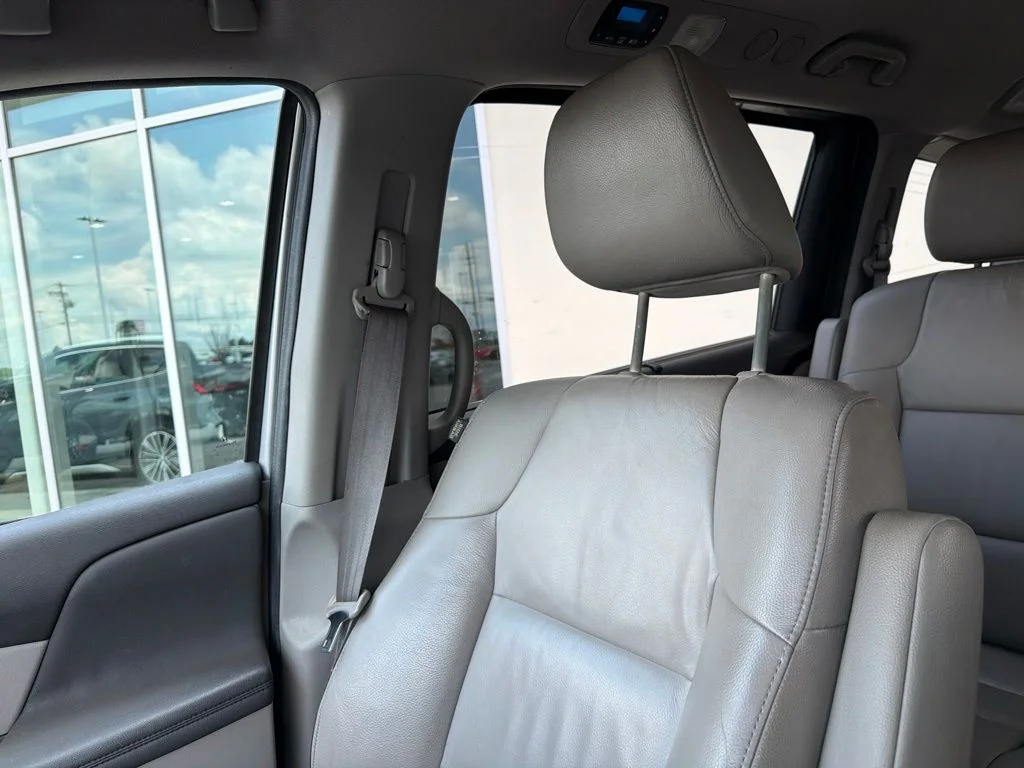 Used 2013 Silver Honda Touring image 23