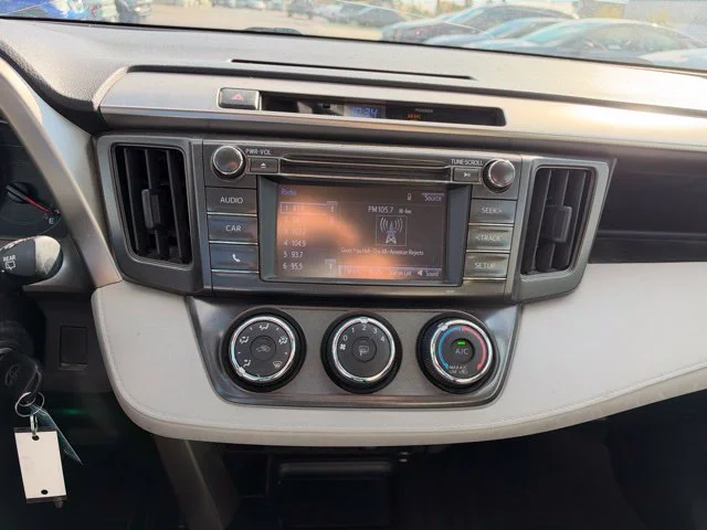 Used 2015 White Toyota LE image 10