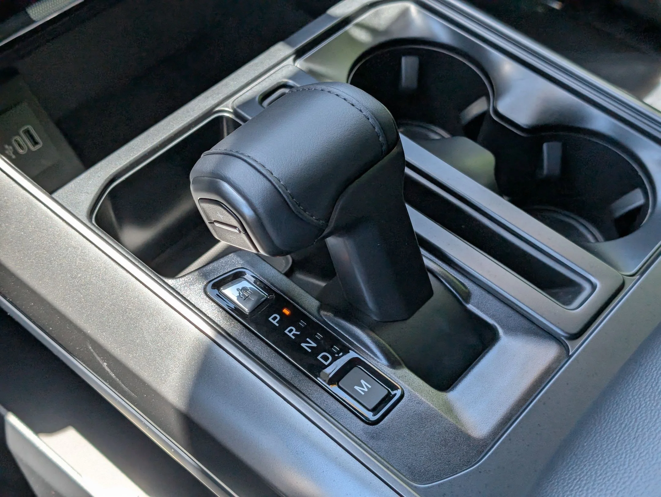 Used 2025 Black Metallic Ford LARIAT image 21