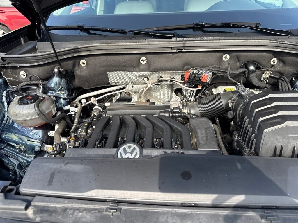 Used 2019 Black Volkswagen SEL image 13