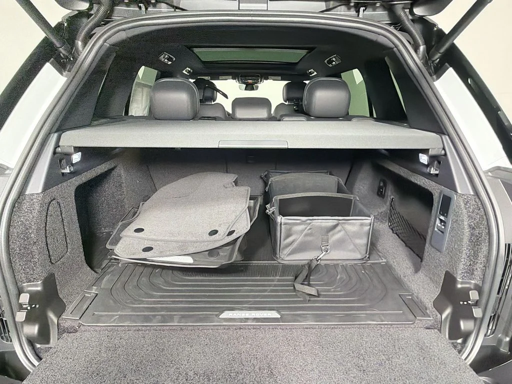 New 2026 Fuji White Land Rover SE image 28