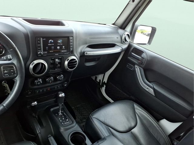 Used 2018 White Jeep Unlimited Sahara image 18