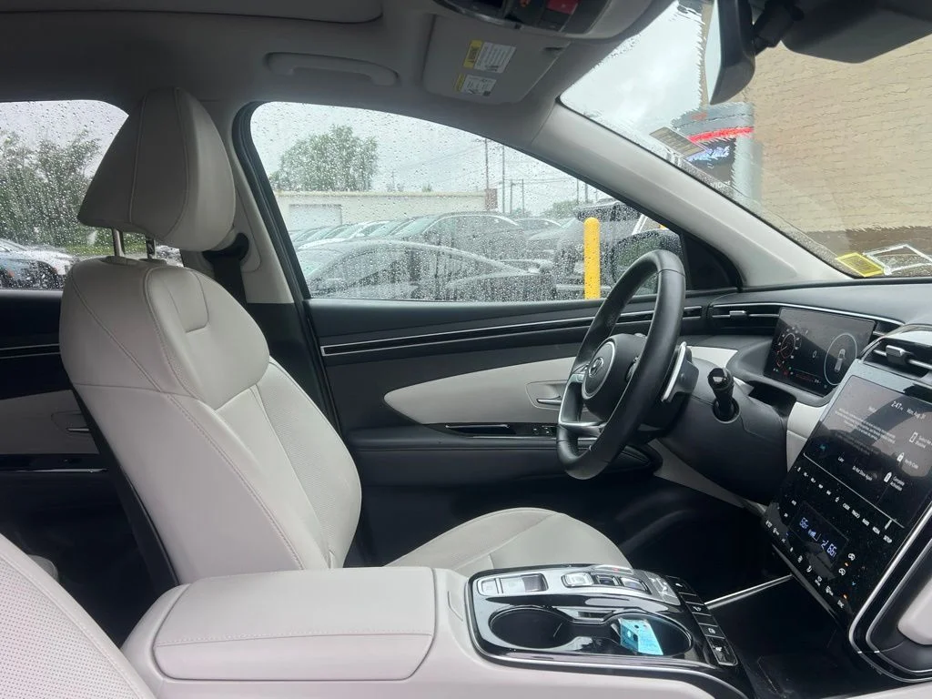 Used 2024 Silver Hyundai SEL Convenience image 9