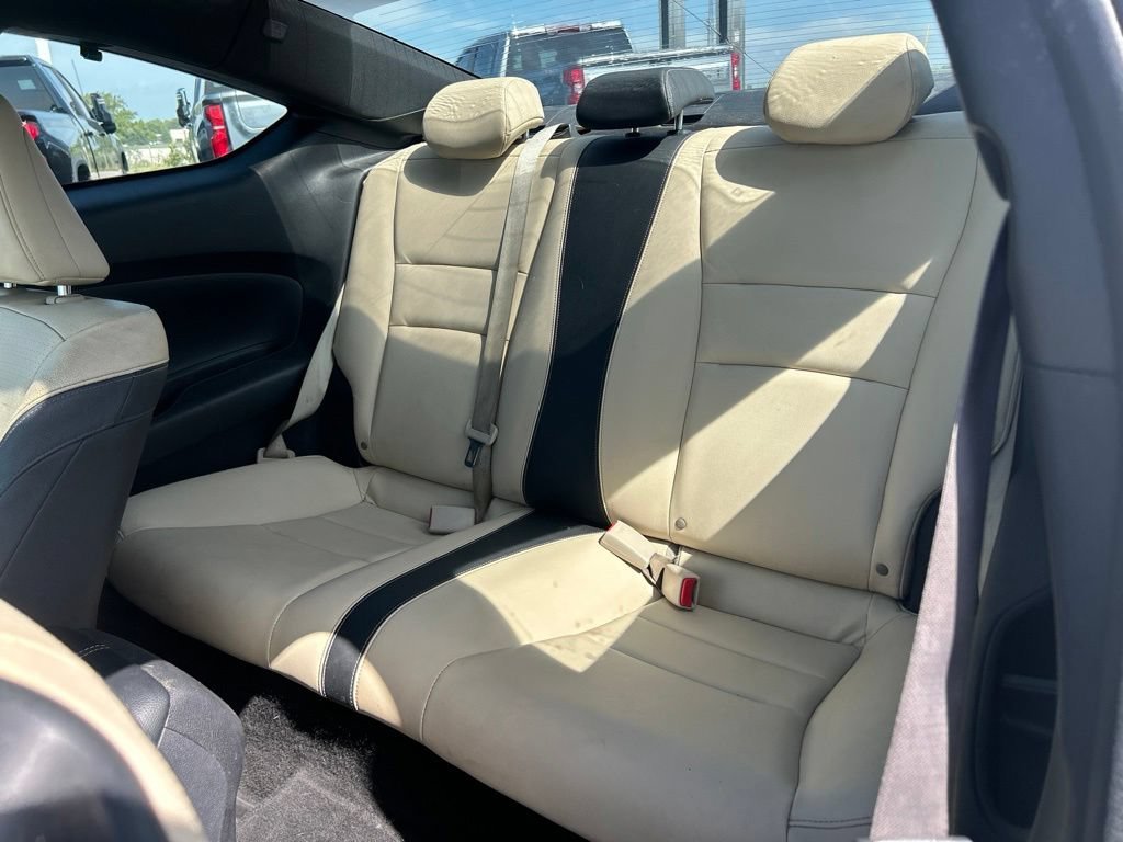 Used 2017 White Honda EX-L image 36