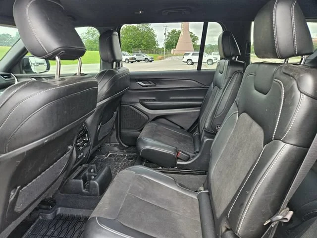 Used 2024 White Jeep Altitude image 25
