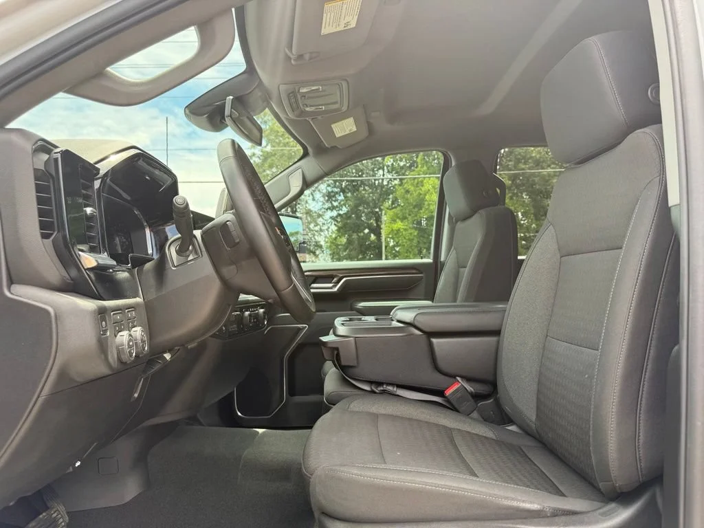 Used 2026 Summit White Chevrolet LT DRW image 11