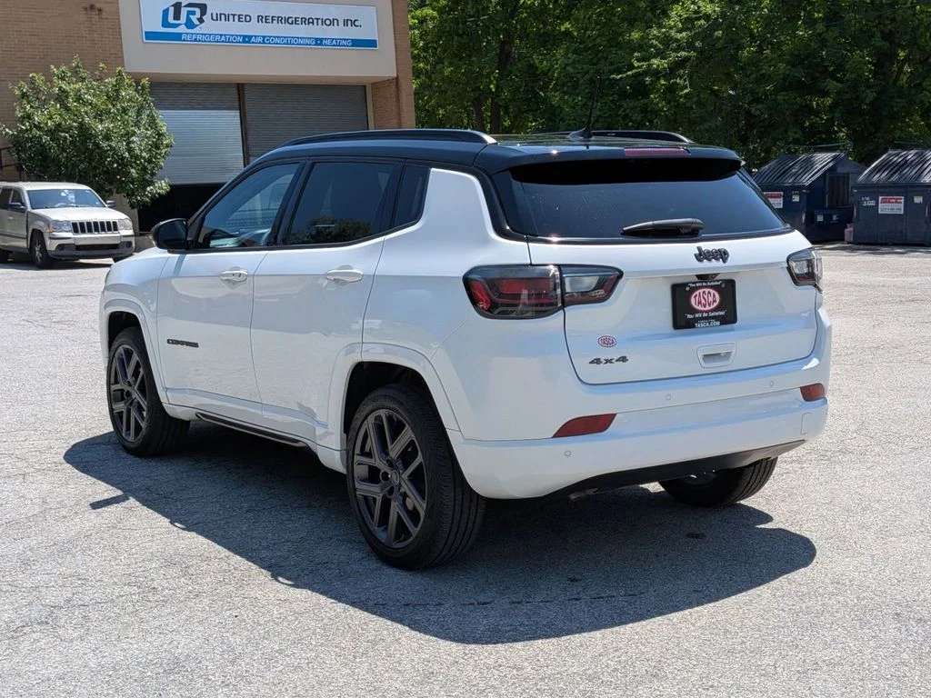 Used 2025 White Jeep Limited image 7