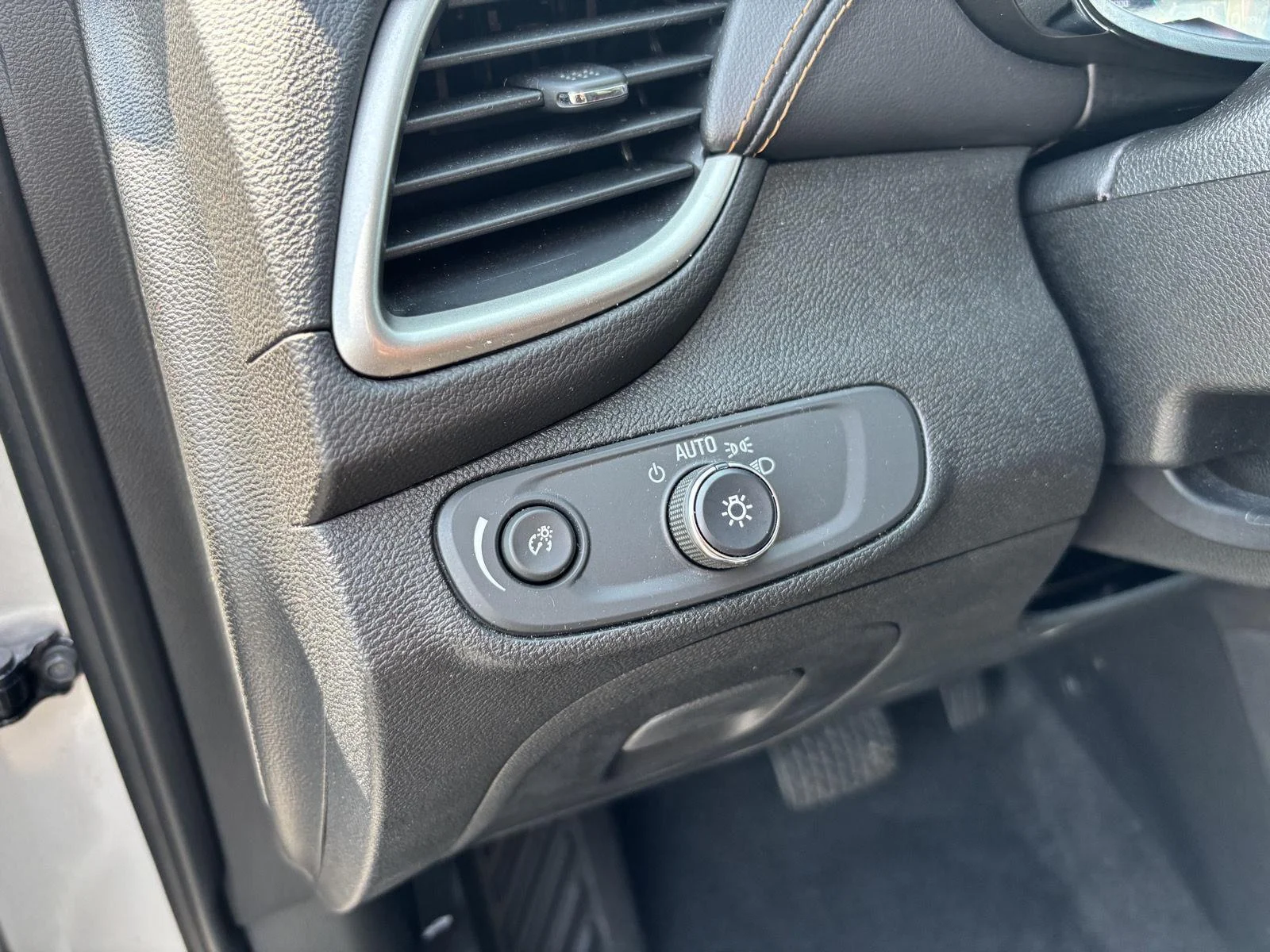 Used 2019 SILVER ICE METALLIC Chevrolet LS image 17