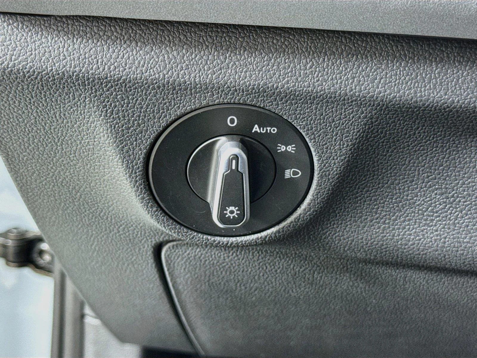 New 2027 GRAY Volkswagen SE image 10