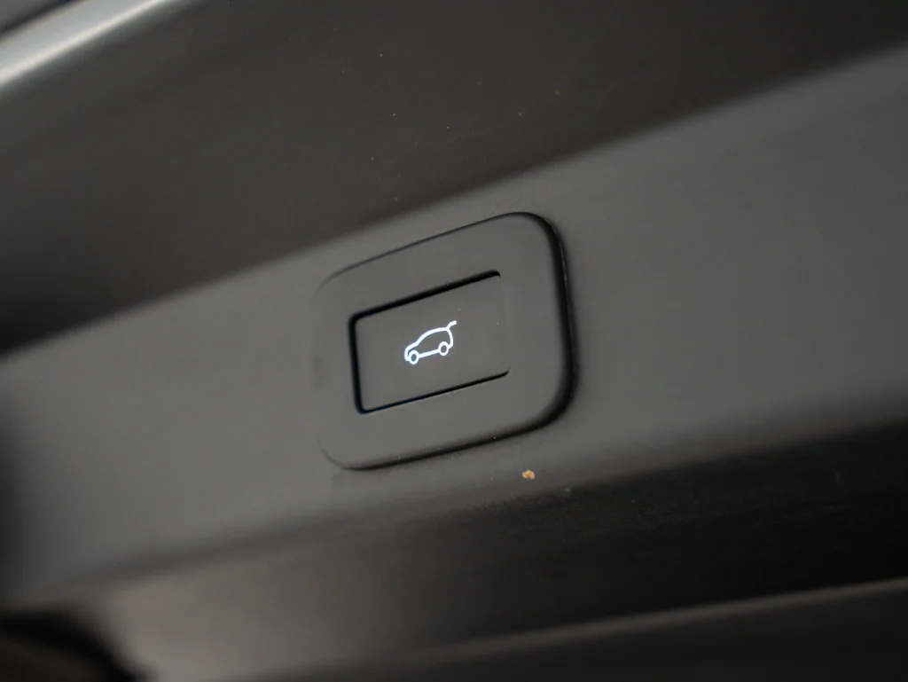 Used 2026 Firenze Red Metallic Land Rover SE image 22