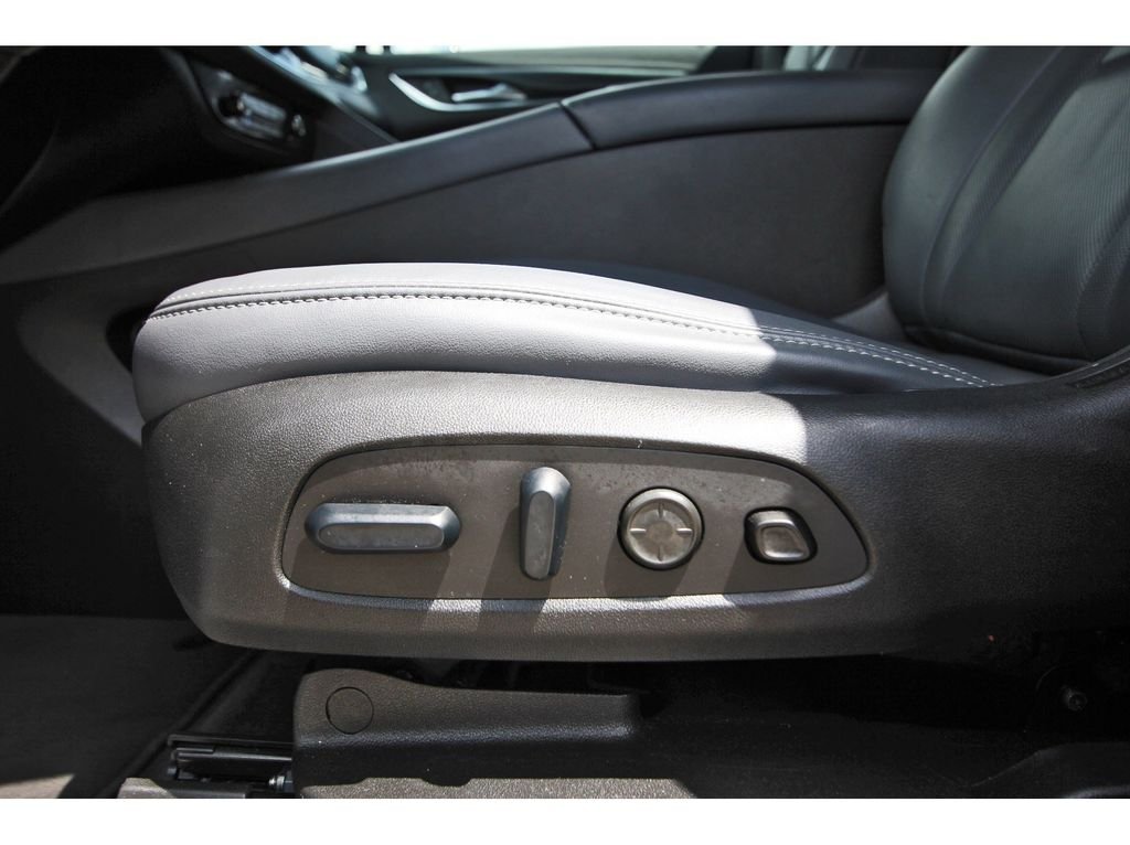 Used 2024 White Buick Premium Group image 26