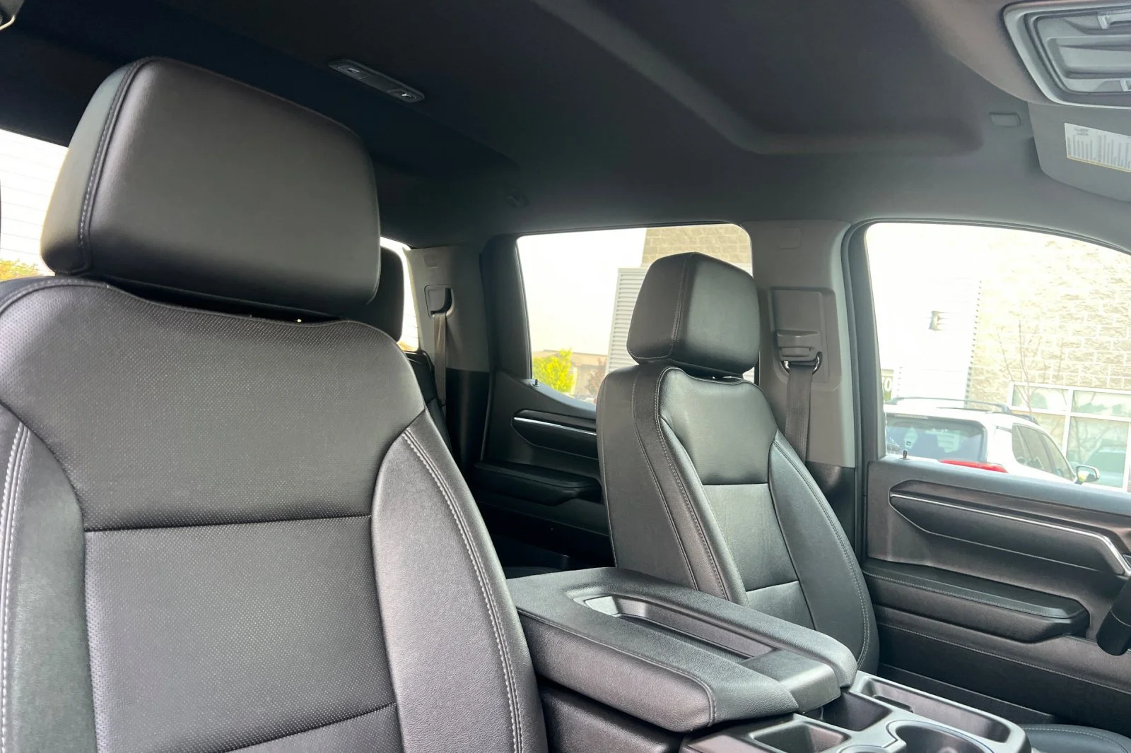 Used 2024 Downpour Metallic GMC SLT image 16