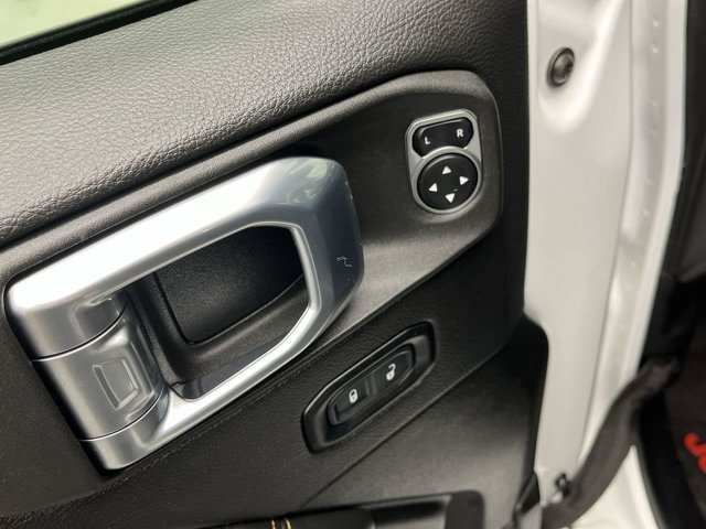 Used 2022 Bright White Clearcoat Jeep High Altitude image 9