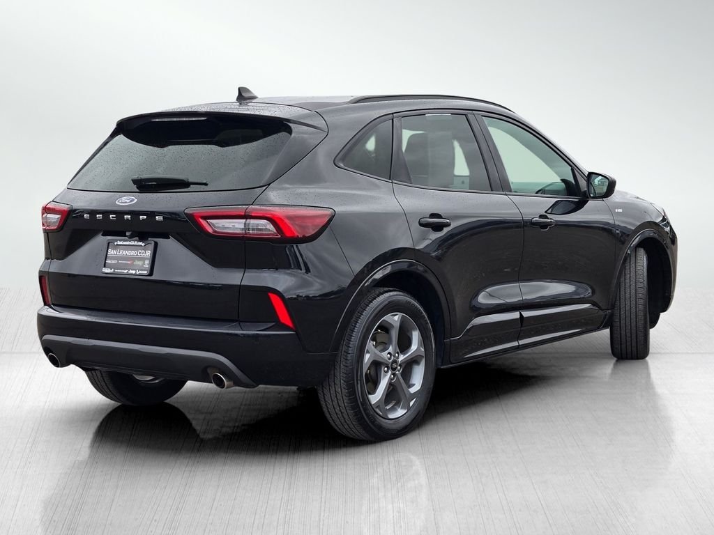 Used 2023 Agate Black Metallic Ford ST-Line image 4