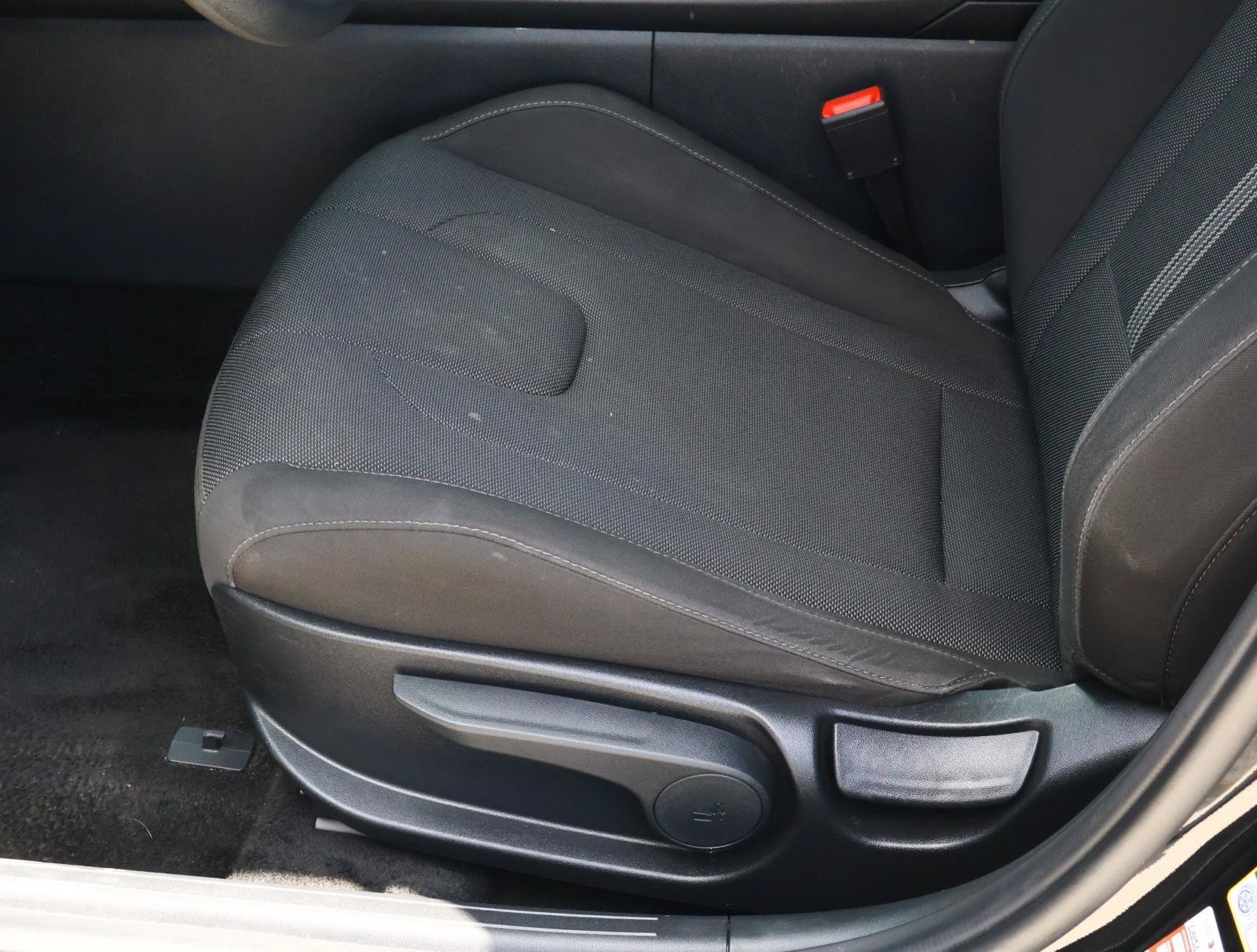Used 2025 Abyss Black Hyundai SE image 12