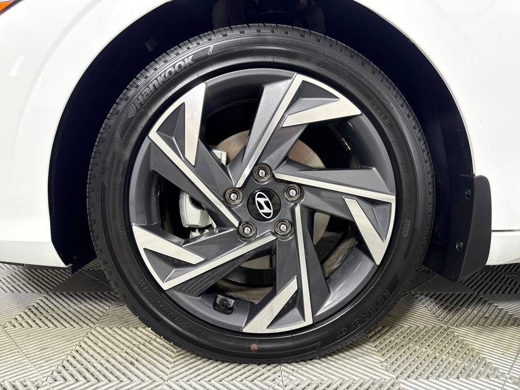 2025 Hyundai Elantra Limited - Photo 23