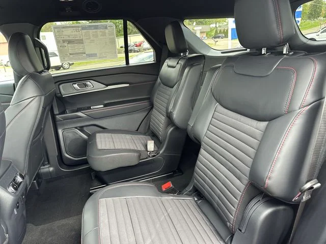 New 2026 Rapid Red Metallic Tinted Clearcoat Ford ST-Line image 26