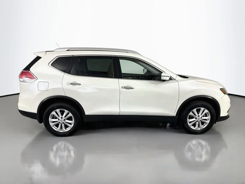Used 2016 White Nissan SV image 8