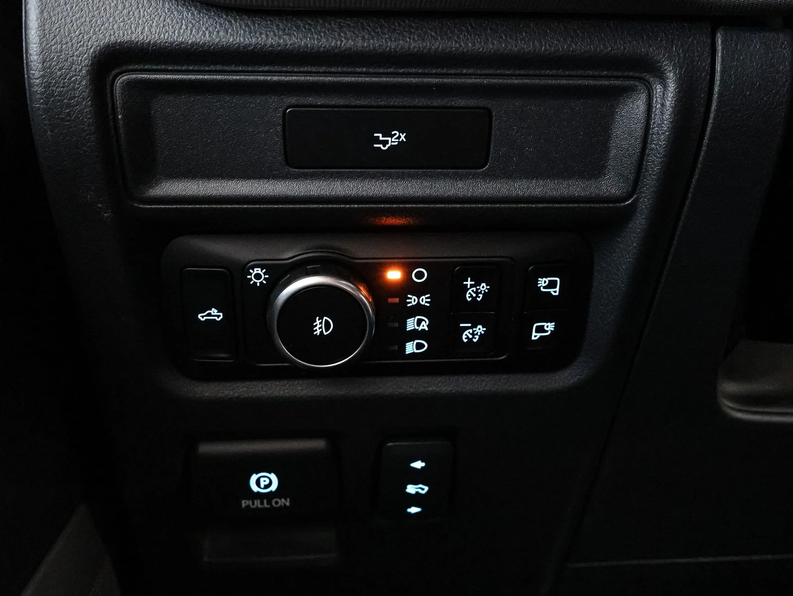 New 2026 Star White Metallic Tri-Coat Ford Lariat® image 30