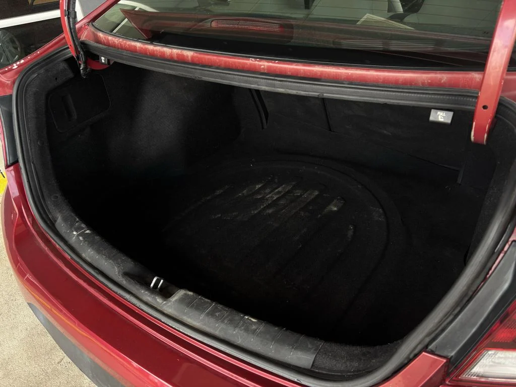 Used 2020 Red Hyundai SE image 48