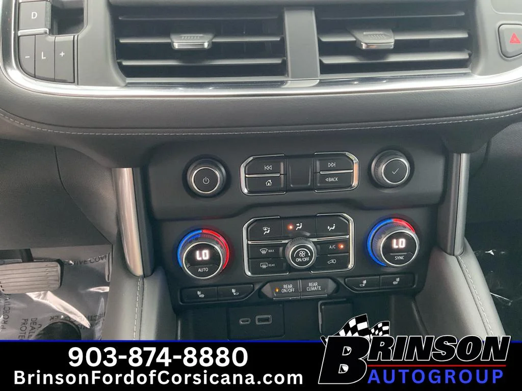 Used 2022 Black Chevrolet Z71 image 27