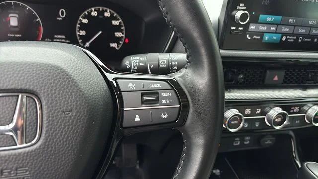 Used 2025 White Honda EX-L image 24