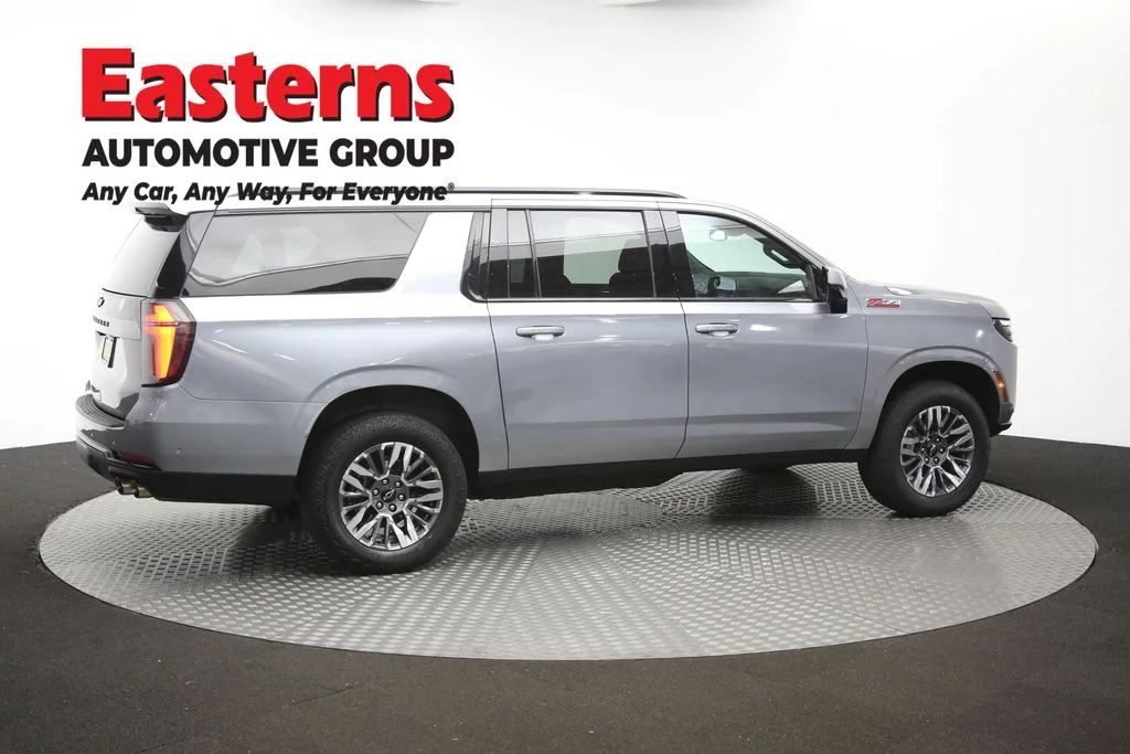 Used 2025 Gray Chevrolet Z71 image 47